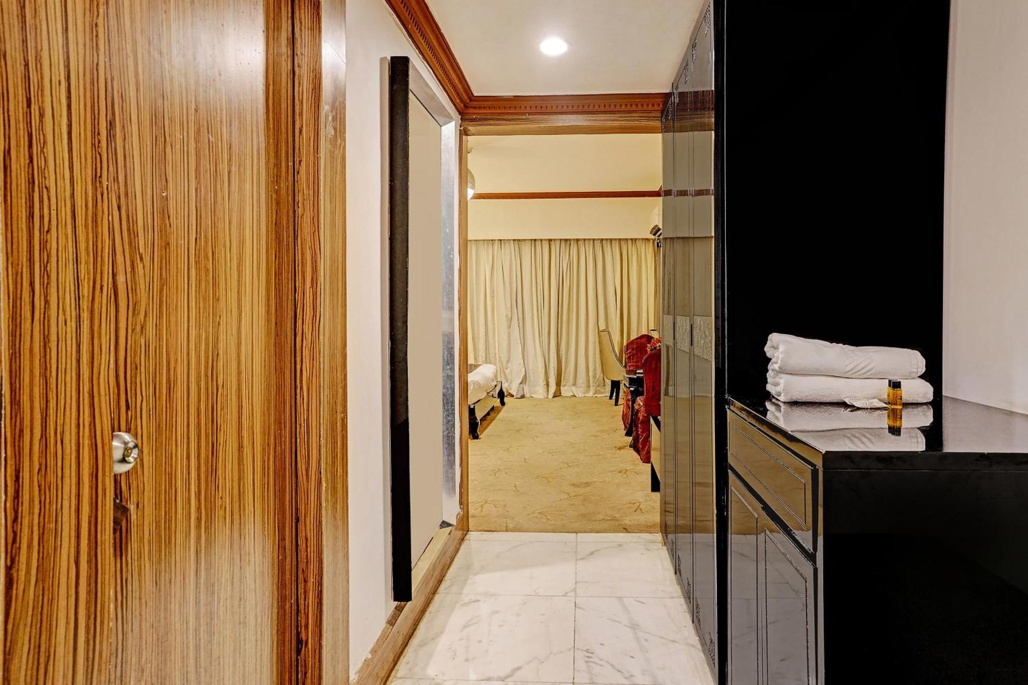 Townhouse 809 Royal Palms Hotel - Rose Collection Mumbai Kültér fotó